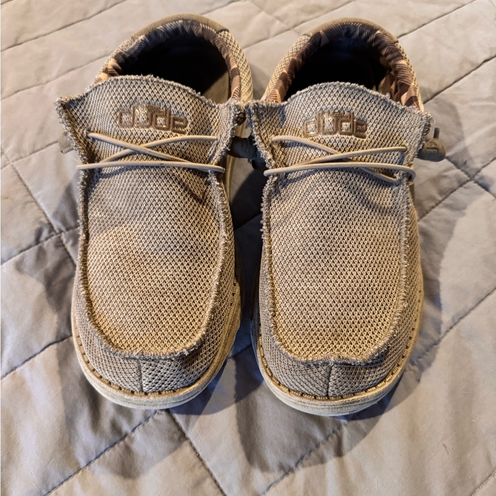 Men’s Hey Dudes, size 10